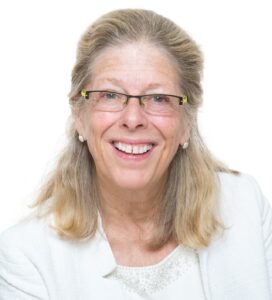 vrouw met lang blond haar en bril