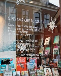 Kijken naar koffie die doorloopt – Mark Boog